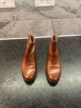 Ladies Brown Leather Ugg Boots - Classic Slip-On Style